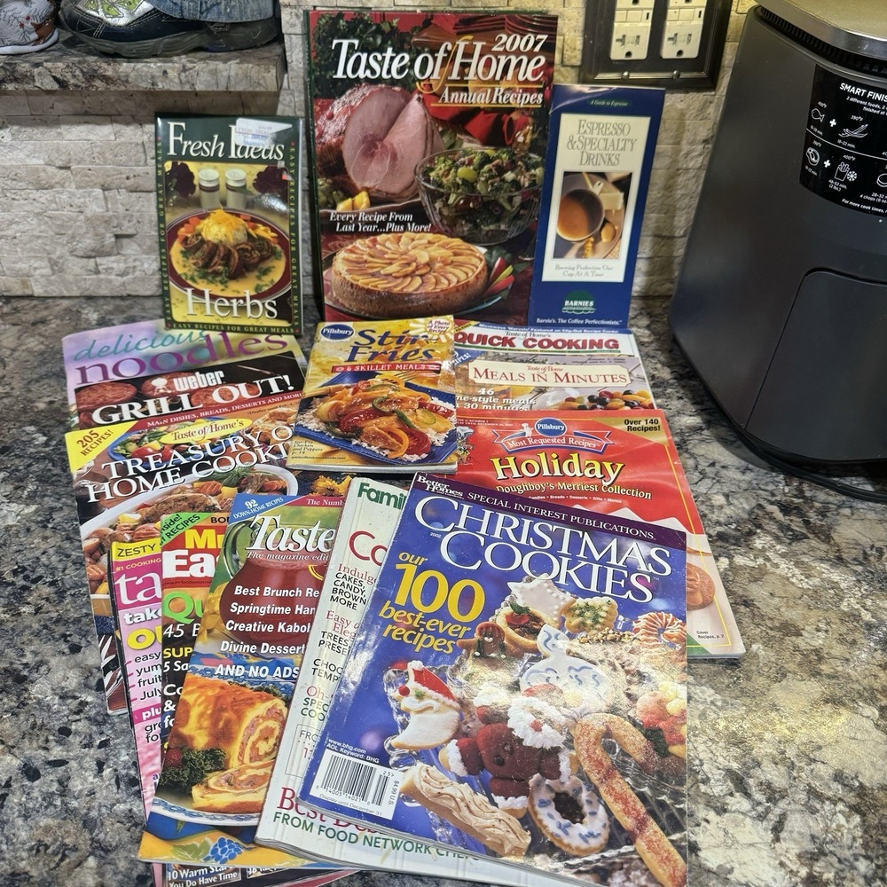 Vintage Lot 15 Cooking Magazines/booklets Baking Grilling Taste Of Home +more